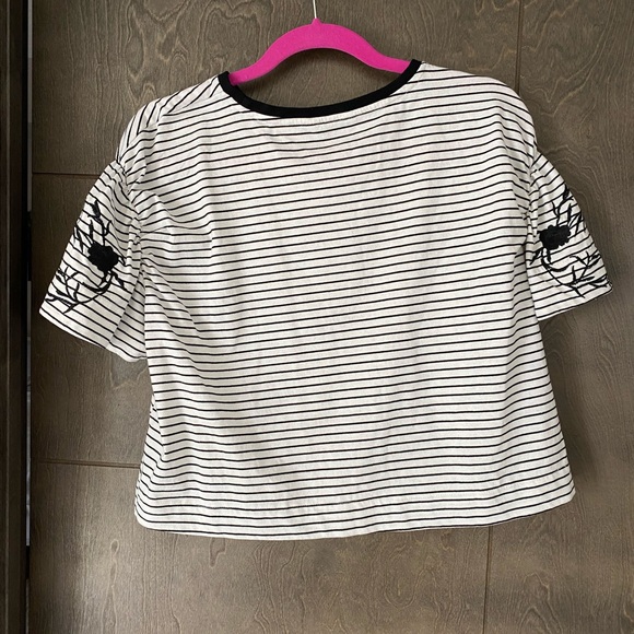 Black and white cropped floral sleeve shirt - Picture 5 of 6